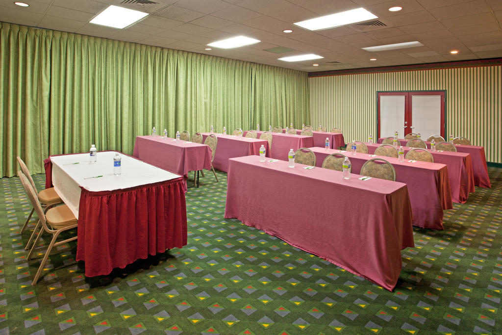 Ramada By Wyndham Beaver Falls Hotel Facilities photo