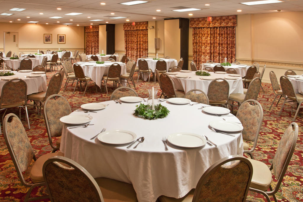 Ramada By Wyndham Beaver Falls Hotel Restaurant photo