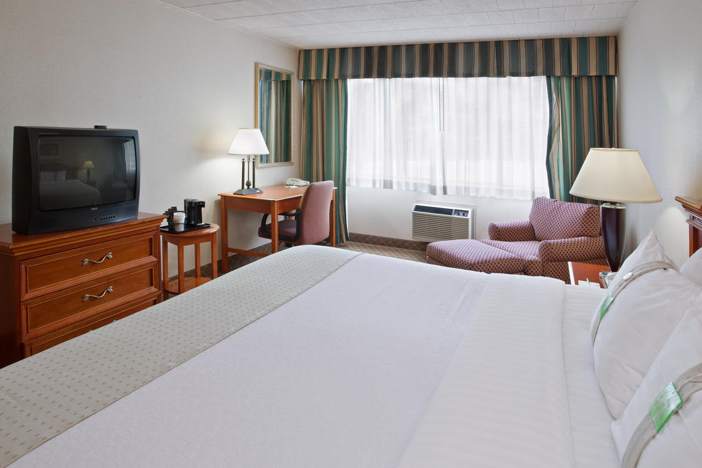 Ramada By Wyndham Beaver Falls Hotel Room photo